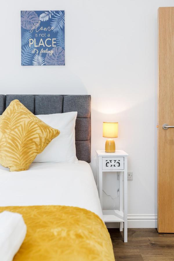 Watford Town Centre, Serviced One Bed Flat With Choice Of King Or Twin Beds, Sleeps Up To 4 Sharing, Free Wifi And Free Movies Лондон Екстериор снимка