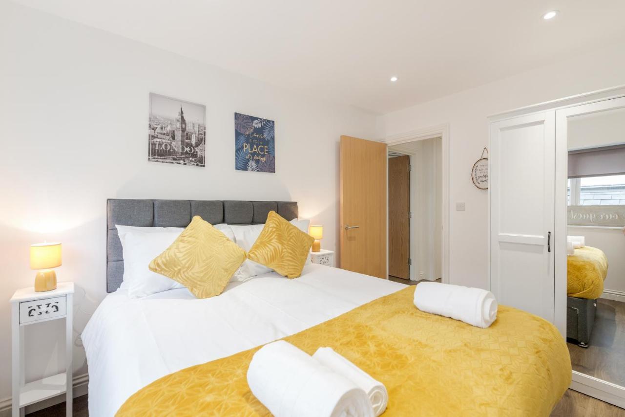 Watford Town Centre, Serviced One Bed Flat With Choice Of King Or Twin Beds, Sleeps Up To 4 Sharing, Free Wifi And Free Movies Лондон Екстериор снимка