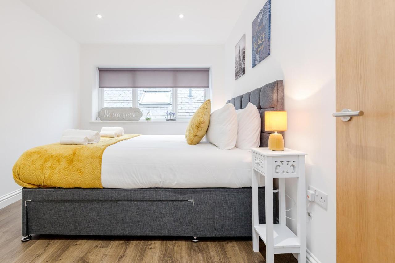 Watford Town Centre, Serviced One Bed Flat With Choice Of King Or Twin Beds, Sleeps Up To 4 Sharing, Free Wifi And Free Movies Лондон Екстериор снимка
